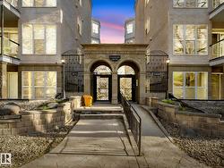 #302 11025 83 AV NW  Edmonton, AB T6G 2V5