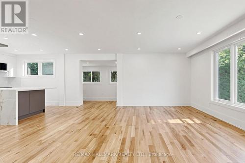 11 Johnson Road, Aurora, ON - Indoor Photo Showing Kitchen