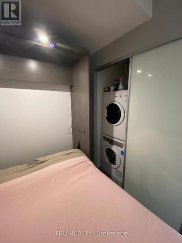 1605 - 199 Slater Street, Ottawa, ON - Indoor Photo Showing Laundry Room