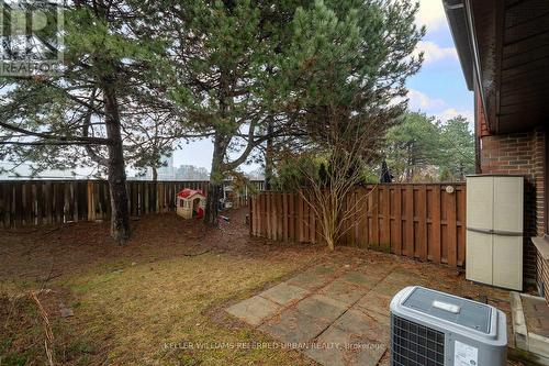 37 - 11 Plaisance Road, Richmond Hill, ON - Outdoor