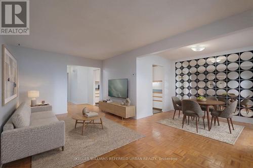 37 - 11 Plaisance Road, Richmond Hill, ON - Indoor Photo Showing Living Room