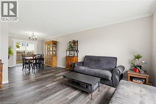 118 Napoli Drive, Hamilton, ON - Indoor Photo Showing Living Room