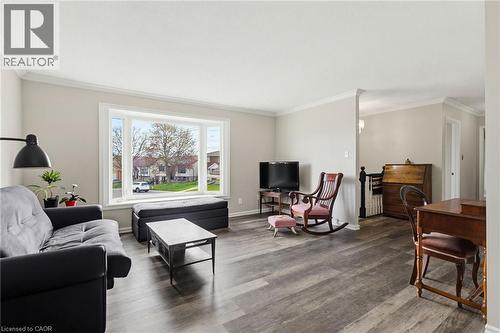 118 Napoli Drive, Hamilton, ON - Indoor Photo Showing Living Room