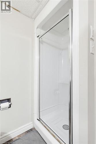 118 Napoli Drive, Hamilton, ON - Indoor Photo Showing Bathroom