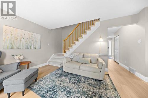 1122 St Germain Crescent, Ottawa, ON - Indoor Photo Showing Living Room
