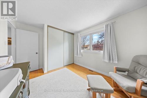 1122 St Germain Crescent, Ottawa, ON - Indoor