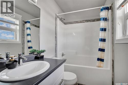 923 Kloppenburg Crescent, Saskatoon, SK - Indoor Photo Showing Bathroom