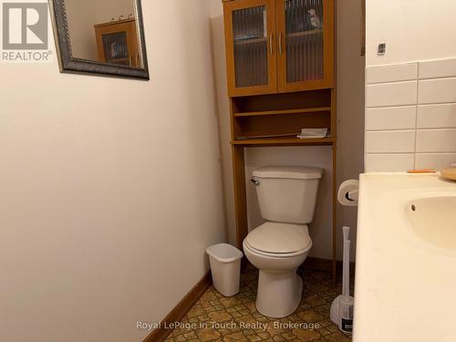 43 Winterset Avenue, Tiny, ON - Indoor Photo Showing Bathroom