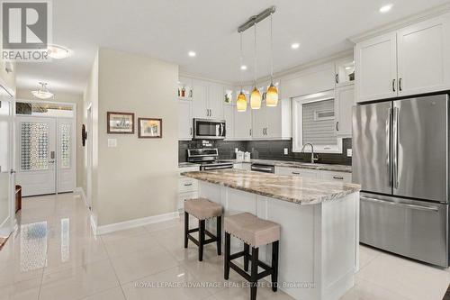 23 Senators Gate Drive, Perth, ON - Indoor Photo Showing Kitchen With Upgraded Kitchen