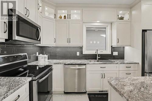 23 Senators Gate Drive, Perth, ON - Indoor Photo Showing Kitchen With Upgraded Kitchen