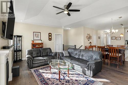 23 Senators Gate Drive, Perth, ON - Indoor Photo Showing Living Room