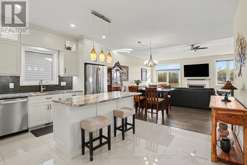 23 Senators Gate Drive, Perth, ON - Indoor Photo Showing Kitchen With Upgraded Kitchen