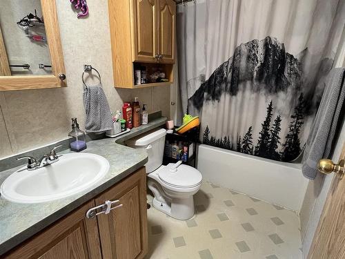 7 Short Forest Drive, Ear Falls, ON - Indoor Photo Showing Bathroom