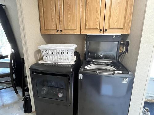 7 Short Forest Drive, Ear Falls, ON - Indoor Photo Showing Laundry Room