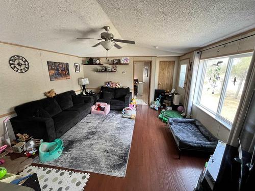 7 Short Forest Drive, Ear Falls, ON - Indoor Photo Showing Living Room