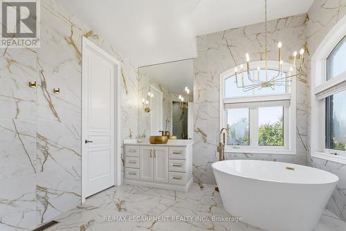 950 Fredonia Drive, Mississauga, ON - Indoor Photo Showing Bathroom