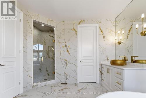 950 Fredonia Drive, Mississauga, ON - Indoor Photo Showing Bathroom