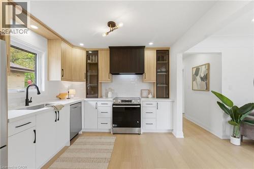 374 East 13Th Street, Hamilton, ON - Indoor Photo Showing Kitchen With Upgraded Kitchen