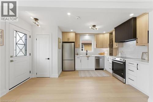 374 East 13Th Street, Hamilton, ON - Indoor Photo Showing Kitchen With Stainless Steel Kitchen With Upgraded Kitchen