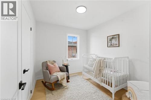 374 East 13Th Street, Hamilton, ON - Indoor Photo Showing Bedroom