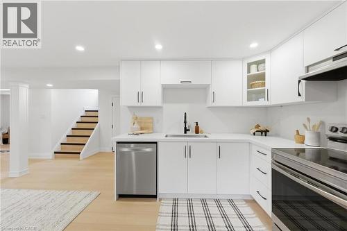 374 East 13Th Street, Hamilton, ON - Indoor Photo Showing Kitchen With Stainless Steel Kitchen
