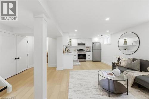 374 East 13Th Street, Hamilton, ON - Indoor Photo Showing Living Room