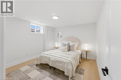 374 East 13Th Street, Hamilton, ON - Indoor Photo Showing Bedroom