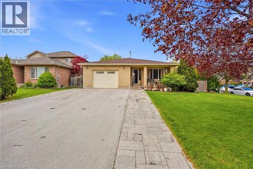 18 ANNE Court  Grimsby, ON L3M 5B4