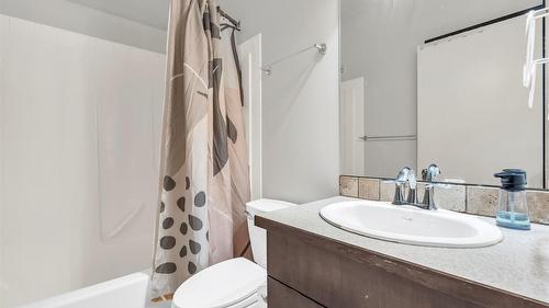 102-653 Papineau Street, Penticton, BC - Indoor Photo Showing Bathroom