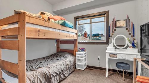 102-653 Papineau Street, Penticton, BC - Indoor Photo Showing Bedroom