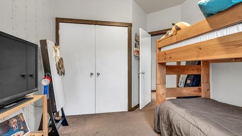 102-653 Papineau Street, Penticton, BC - Indoor Photo Showing Bedroom