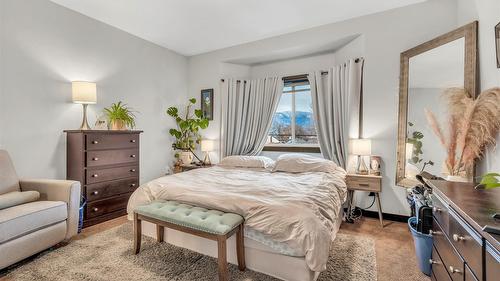 102-653 Papineau Street, Penticton, BC - Indoor Photo Showing Bedroom