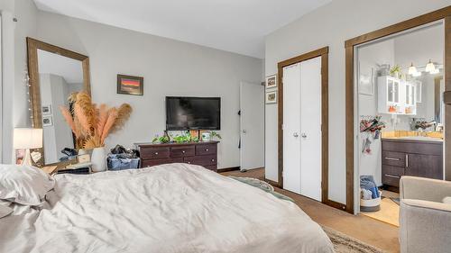 102-653 Papineau Street, Penticton, BC - Indoor Photo Showing Bedroom
