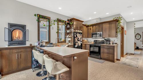 102-653 Papineau Street, Penticton, BC - Indoor Photo Showing Kitchen