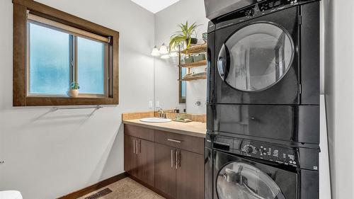 102-653 Papineau Street, Penticton, BC - Indoor Photo Showing Laundry Room