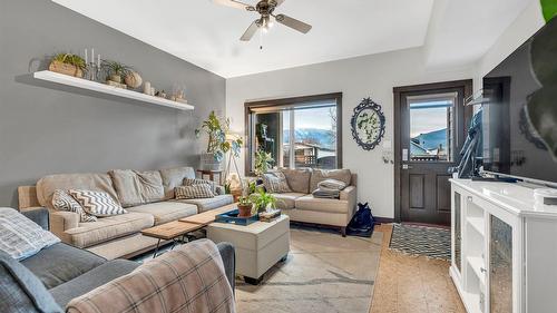102-653 Papineau Street, Penticton, BC - Indoor Photo Showing Living Room