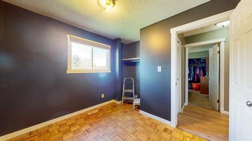 704 23Rd Avenue, Cranbrook, BC - Indoor Photo Showing Other Room
