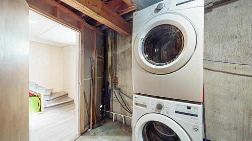 704 23Rd Avenue, Cranbrook, BC - Indoor Photo Showing Laundry Room