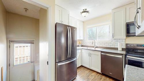 704 23Rd Avenue, Cranbrook, BC - Indoor Photo Showing Kitchen
