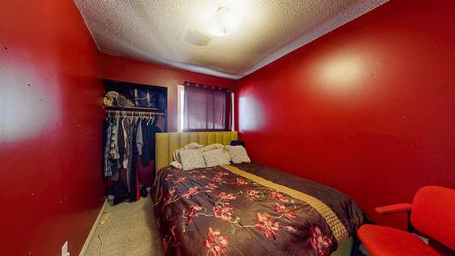 704 23Rd Avenue, Cranbrook, BC - Indoor Photo Showing Bedroom