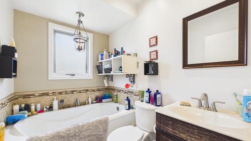 2345 Dewolfe Avenue, Kimberley, BC - Indoor Photo Showing Bathroom