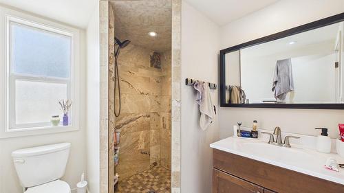 2345 Dewolfe Avenue, Kimberley, BC - Indoor Photo Showing Bathroom