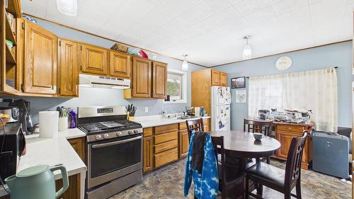 2345 Dewolfe Avenue, Kimberley, BC - Indoor Photo Showing Kitchen With Double Sink