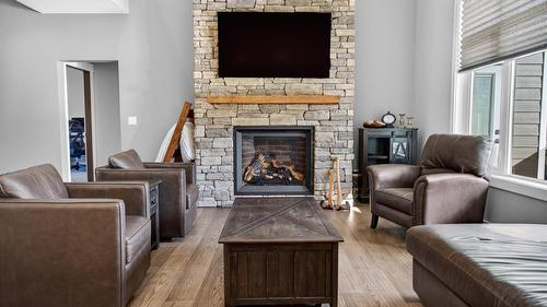 1461 Mcdonald Road, Cranbrook, BC - Indoor Photo Showing Living Room With Fireplace