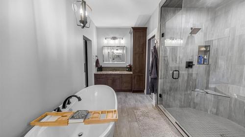 1461 Mcdonald Road, Cranbrook, BC - Indoor Photo Showing Bathroom