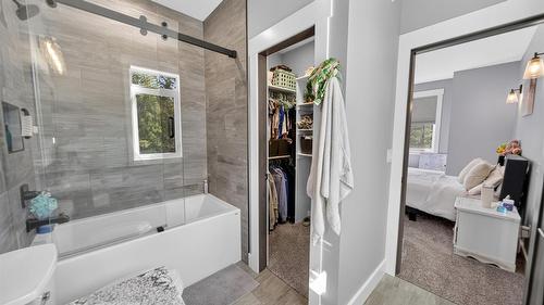 1461 Mcdonald Road, Cranbrook, BC - Indoor Photo Showing Bathroom