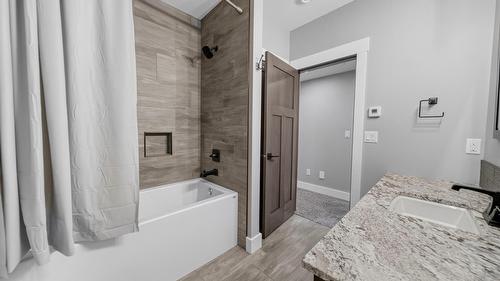 1461 Mcdonald Road, Cranbrook, BC - Indoor Photo Showing Bathroom