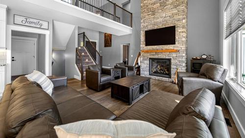 1461 Mcdonald Road, Cranbrook, BC - Indoor Photo Showing Living Room With Fireplace