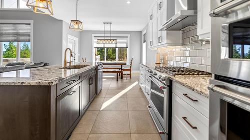 1461 Mcdonald Road, Cranbrook, BC - Indoor Photo Showing Kitchen With Upgraded Kitchen