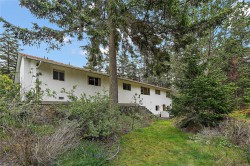3976 Tudor Ave Saanich, BC V8N 4L6